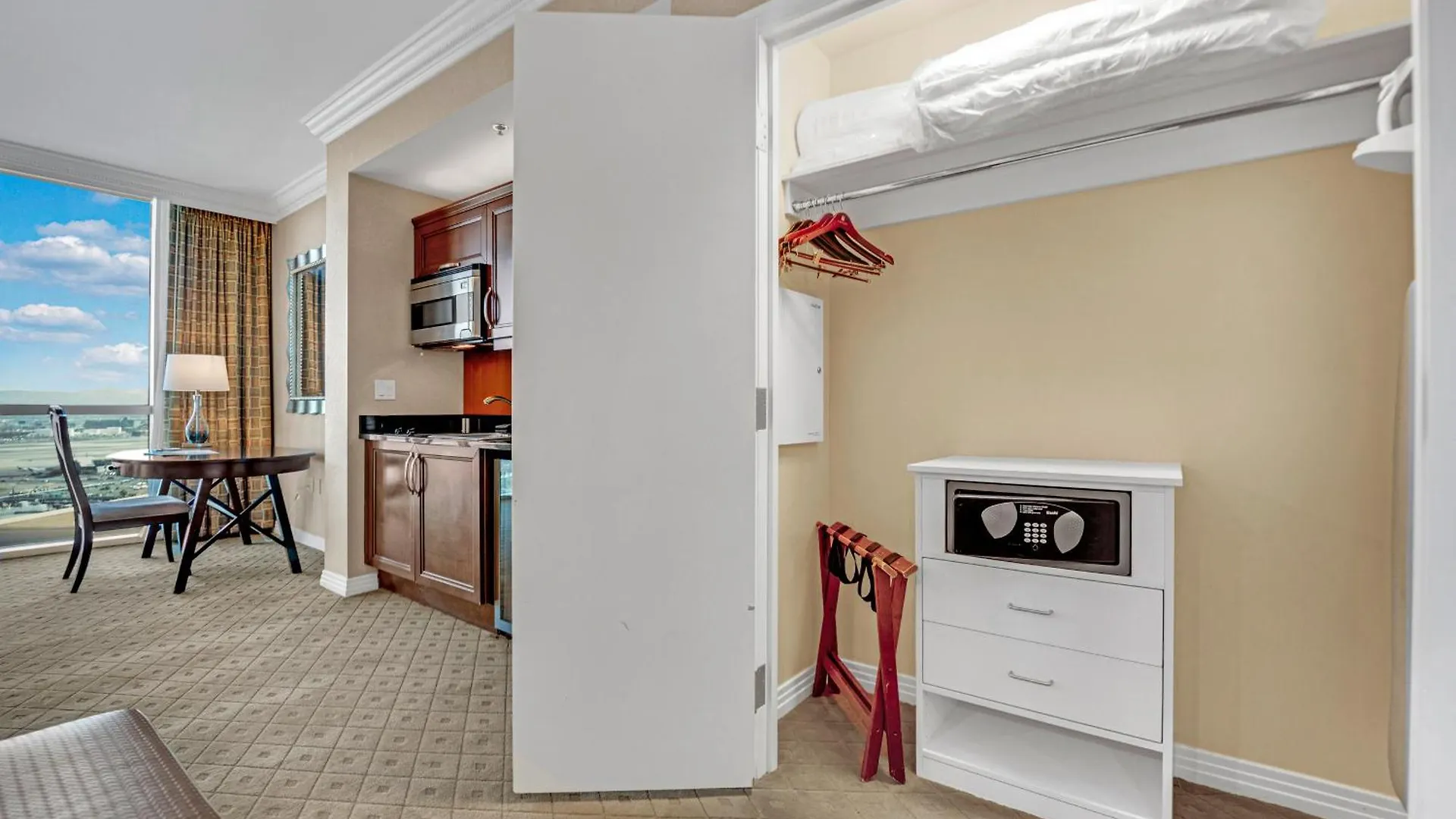 Sakura Serenity Studio-No Resort Fee Las Vegas